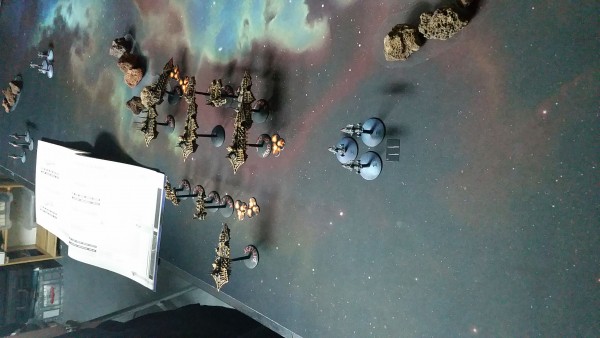 Eine Schwadron Cobra Zerstörer eröffnen das feuer...