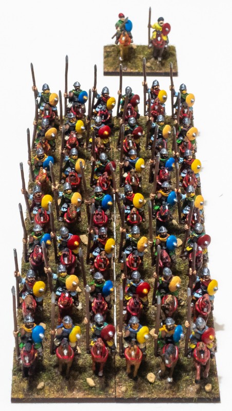 Carolingian_Frankish_05.jpg (602.29 KiB) 833 mal betrachtet Caballari cavalry, Irr Kn (F). Darüber eine einzelne Einheit Andalusian mercenaries, Irr LH (O).